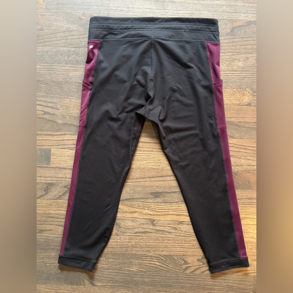 Fabletics Powerhold Black and Burgundy 3/4 Leggings XL - Picture 3 of 5